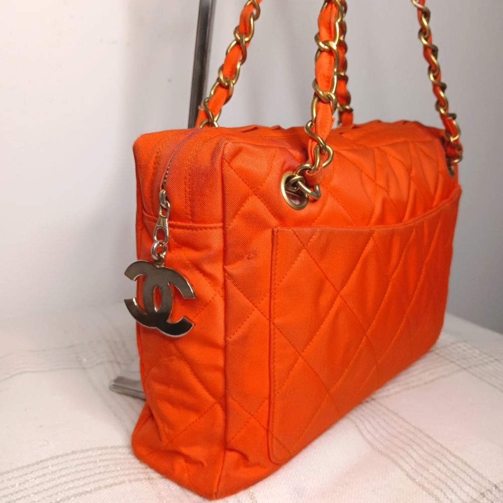 CHANEL ✨️ VINTAGE QUILTED RED/ORANGE NYLON SHOULDER BAG - Picture 9 of 15